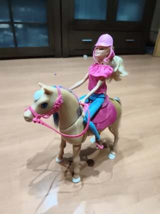 Caballo y Muñeca Barbie Jinetes