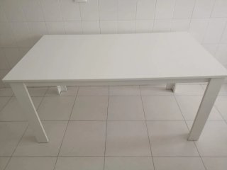 Mesa de comedor blanca grande