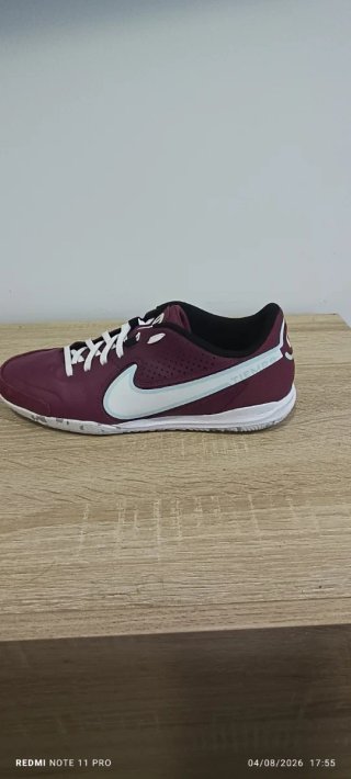 Zapatillas Nike Moradas y Blancas