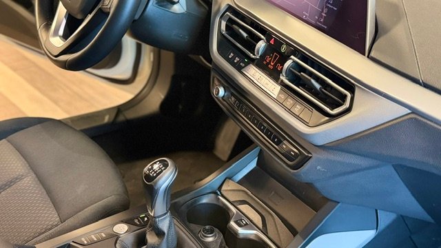 BMW Serie 1 116d (F40) 2023, foto 24
