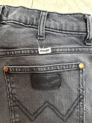 Pantalón vaquero Wrangler pata ancha