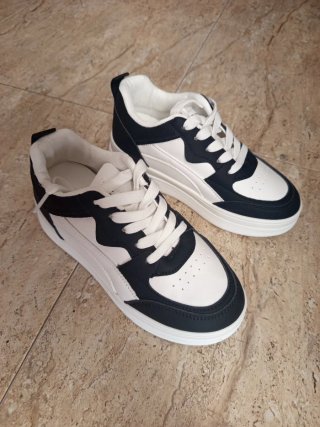 Zapatillas deportivas blancas y negro nr 35 mujer