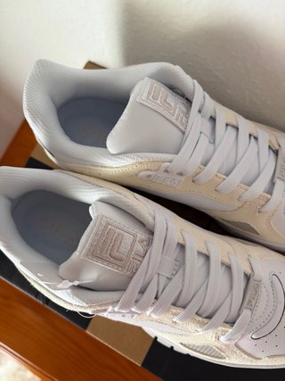 Zapatillas Fila Teratach 600 T39 Blancas/Crema