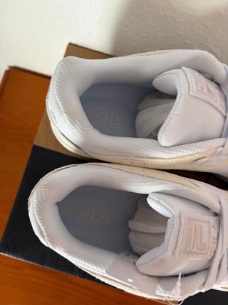 Zapatillas Fila Teratach 600 T39 Blancas/Crema