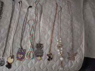 Collares de perlas y piedras 1 euro cada uno