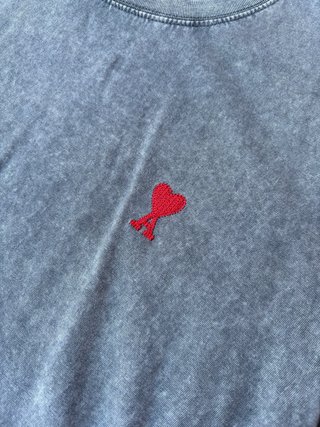 Camiseta AMI Paris gris