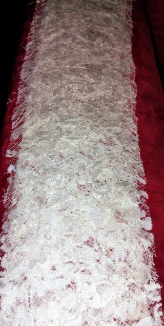 Antichità: Prezioso pizzo Chantilly francese seta.