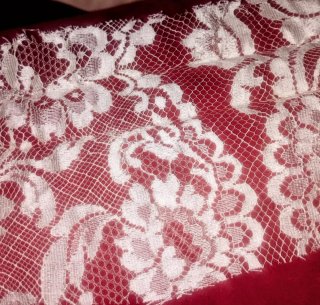 Antichità: Prezioso pizzo Chantilly francese seta.