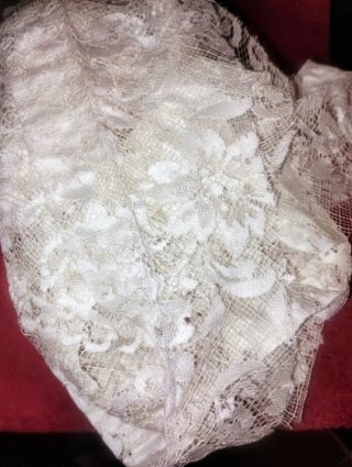 Antichità: Prezioso pizzo Chantilly francese seta.