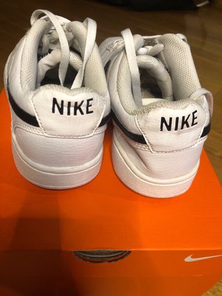 Zapatillas Nike Blancas y Negras