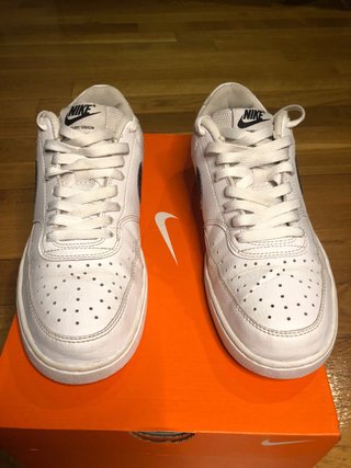 Zapatillas Nike Blancas y Negras