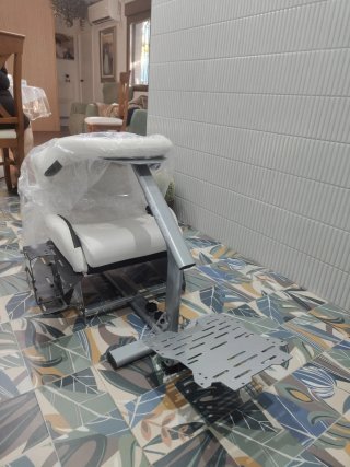 Playseat Evolution bianco*Con supporto cambio in H*