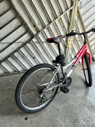 Bicicleta MTB Roja y Negra