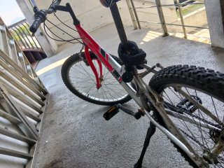 Bicicleta MTB Roja y Negra