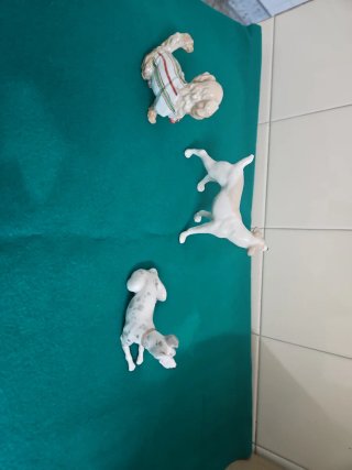 Grupo 3 perros porcelana