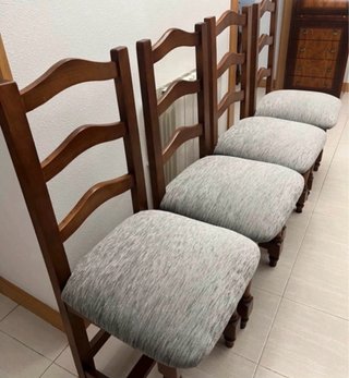 Juego de 4 sillas de madera tapizadas