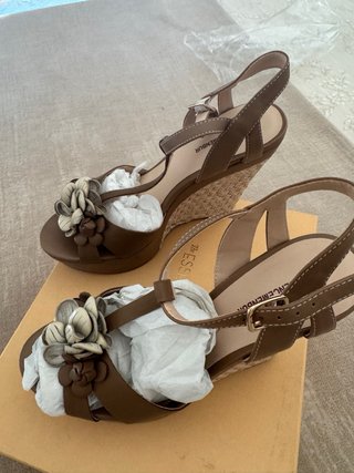 Sandalias cuña nuevas sin estrenar