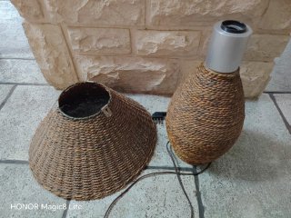 Lampada da tavolo in vimini