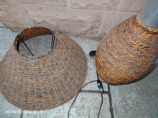 Lampada da tavolo in vimini