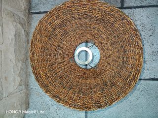 Lampada da tavolo in vimini