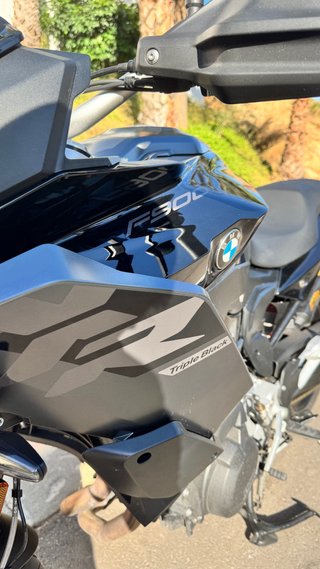 BMW F900 XR Negra