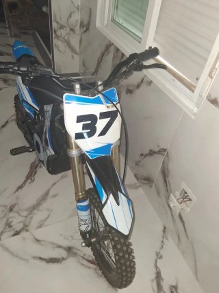 Moto Eléctrica Enduro/Motocross Azul y Blanca