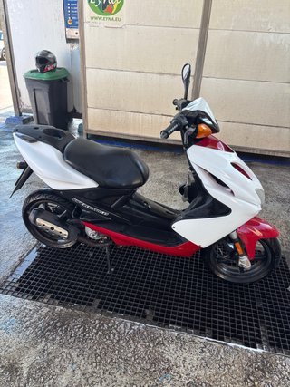 Yamaha AeroxR 50cc Roja y Blanca 1500€ (No cambio)
