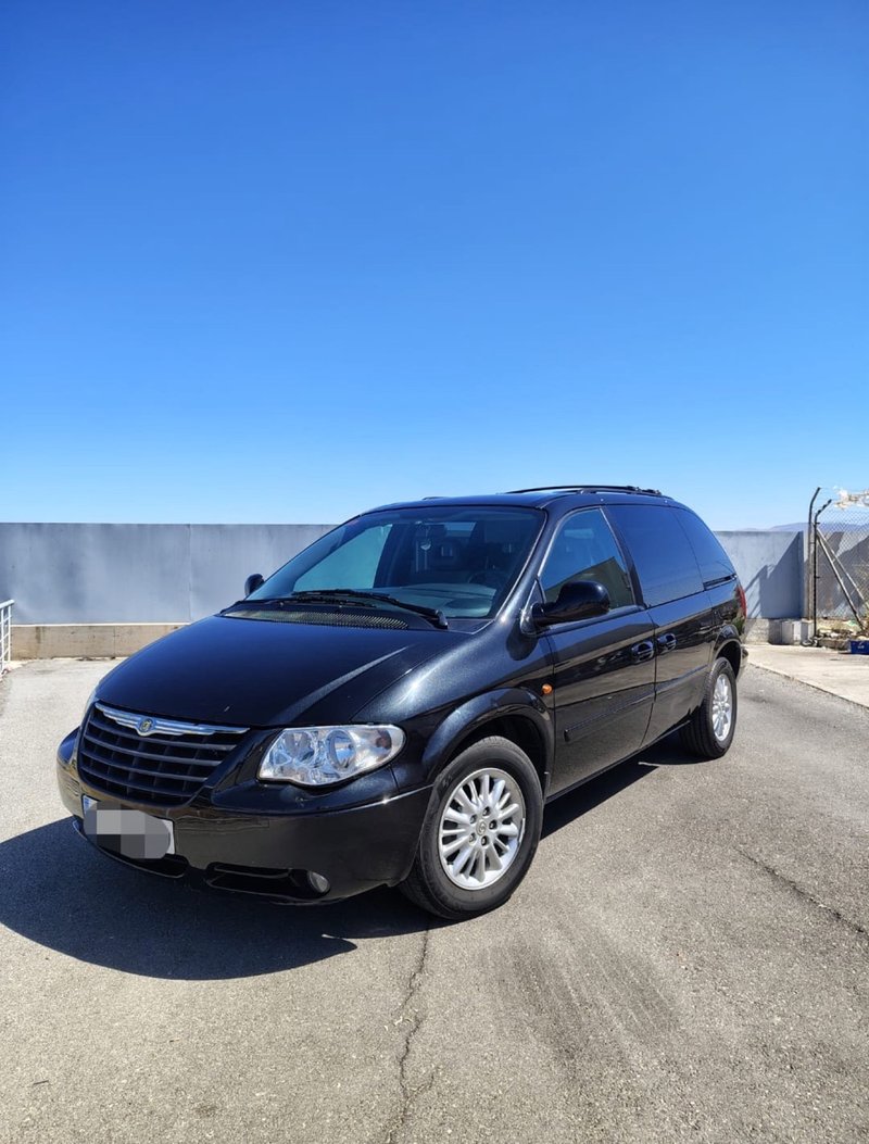 Chrysler Voyager 2006 - foto 1