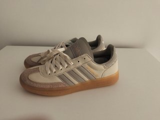 Zapatillas Adidas Beige y Gris