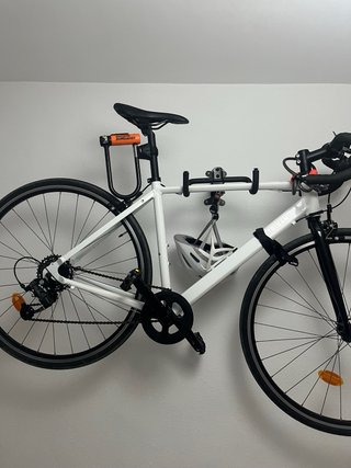 Soporte para colgar bicicleta negro y práctico
