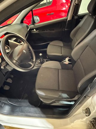 Peugeot 207 2011