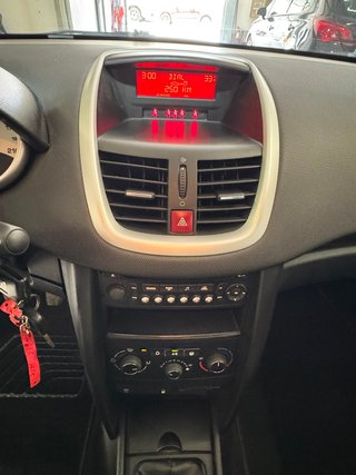 Peugeot 207 2011
