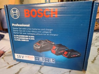 Cargador + 2 Baterías Bosch 18V 5,5 ah + 4,0 AH