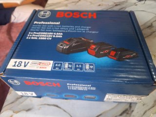 Cargador + 2 Baterías Bosch 18V 5,5 ah + 4,0 AH