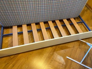 Sofá cama con cojines