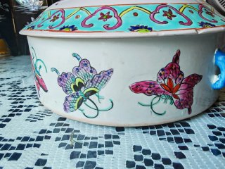 Olla de porcelana china con tapa