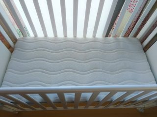 Cuna blanca para bebé
