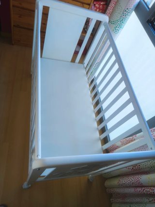 Cuna blanca para bebé