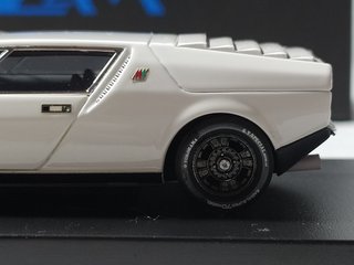 Isuzu Bellet MX1600 II Ghia a escala 1/43 (1970)