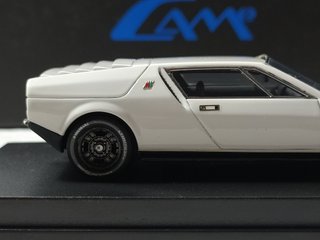 Isuzu Bellet MX1600 II Ghia a escala 1/43 (1970)