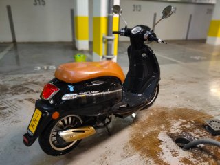 Scooter KSR CRUZER 50CC Negra y Marrón