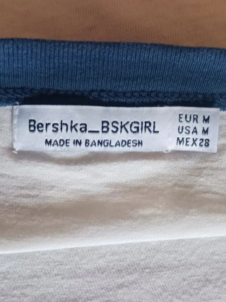 Camiseta Bershka nudo banda arcoíris Talla M
