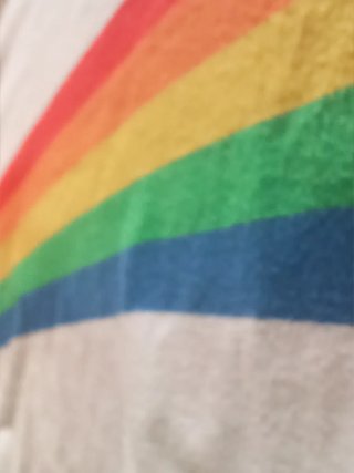Camiseta Bershka nudo banda arcoíris Talla M