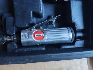 Maletín pistola impacto neumática con accesorios