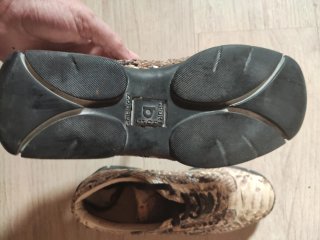 Zapatos de piel serpiente con suela técnica