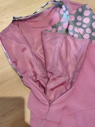 Vestido fiesta rosa con lunares grises