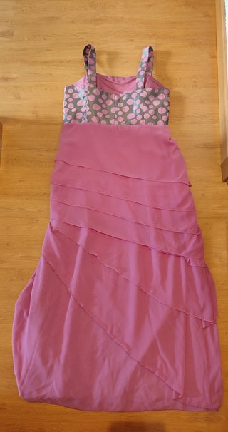 Vestido fiesta rosa con lunares grises