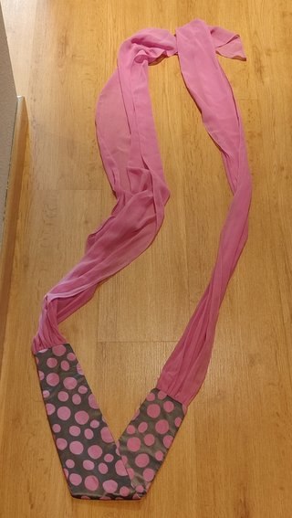 Vestido fiesta rosa con lunares grises