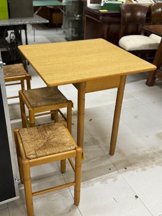 Mesa cocina plegable con taburetes