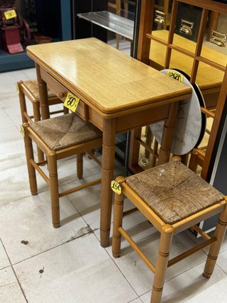 Mesa cocina plegable con taburetes